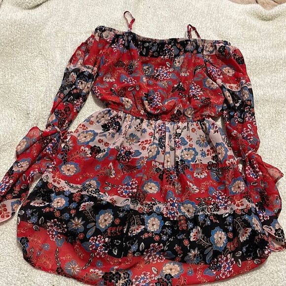 NWT- Charlotte Russe- XS. Off shoulder velvet floral print dress - Picture 2 of 9